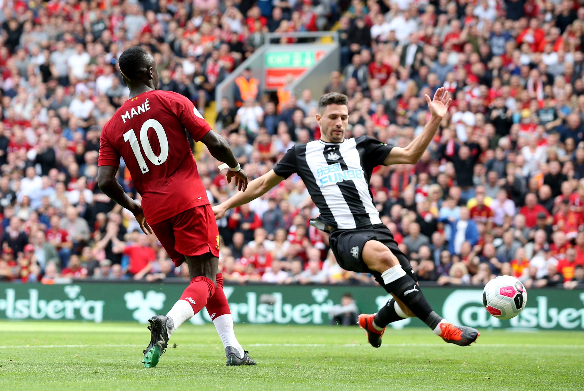 现代足球更 现代足球更